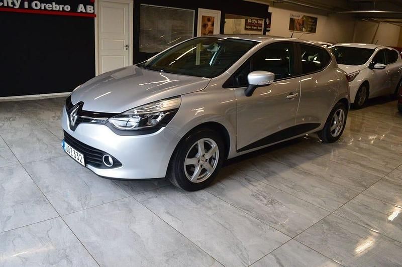 Begagnad Renault Clio IV 74 HK (54 kW) 2014 Silver Halvkombi