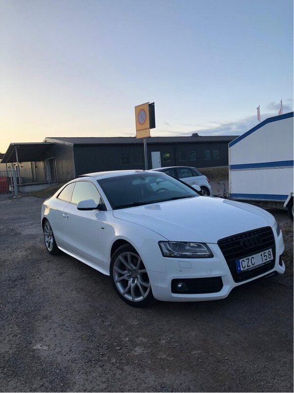 Vit Begagnad 2010 Audi A5 S-Line Sportkupé | 85 000 kr (Bra pris) - Bild 1/4