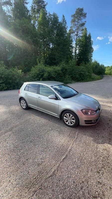 Silver Begagnad 2014 VW Golf VII Halvkombi | 79 000 kr (Marknadspris) - Bild 1/4