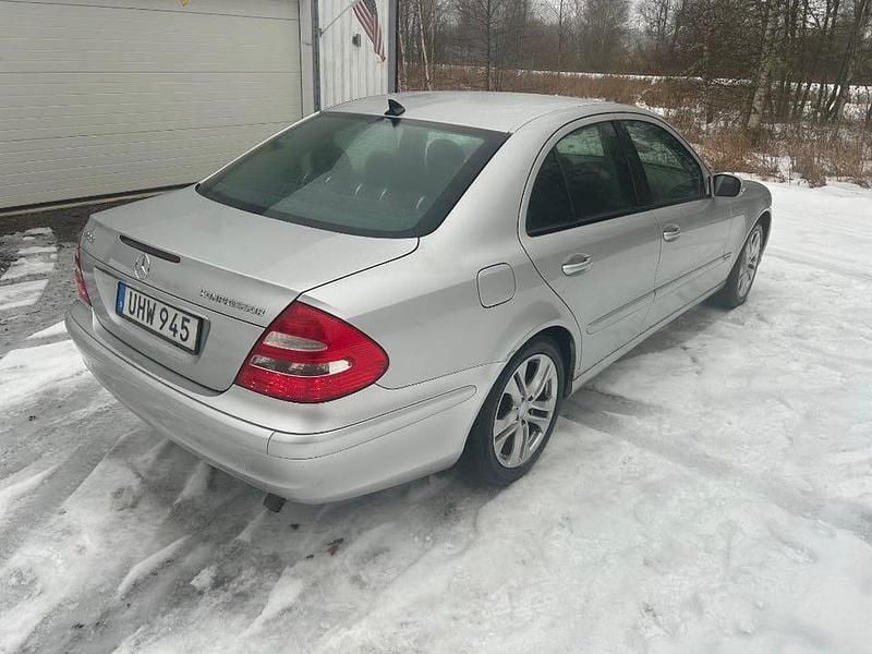Begagnad Mercedes E200 163 HK (119 kW) 2003 Metallic