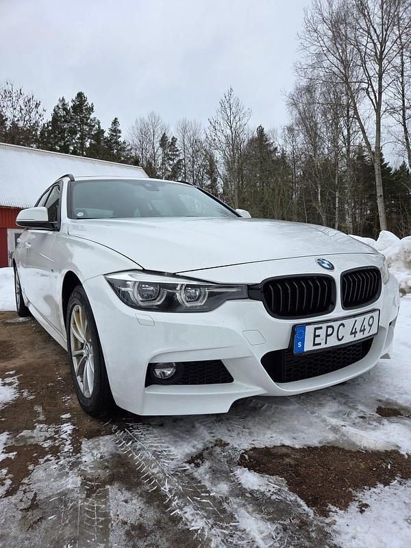 Begagnad BMW 320 M Sport 190 HK (139 kW) 2019 Alpinvit Kombi