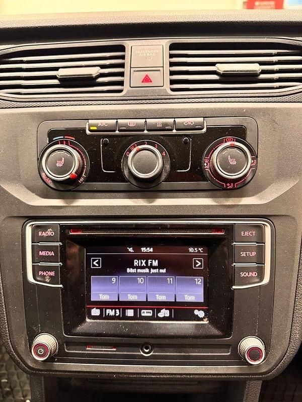 Begagnad VW Caddy 102 HK (75 kW) 2016 Svartmetallick Minibuss