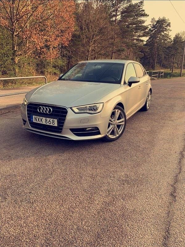 Silver Begagnad 2014 Audi A3 Sportback Ambition Halvkombi | 129 000 kr (Bra pris) - Bild 1/4