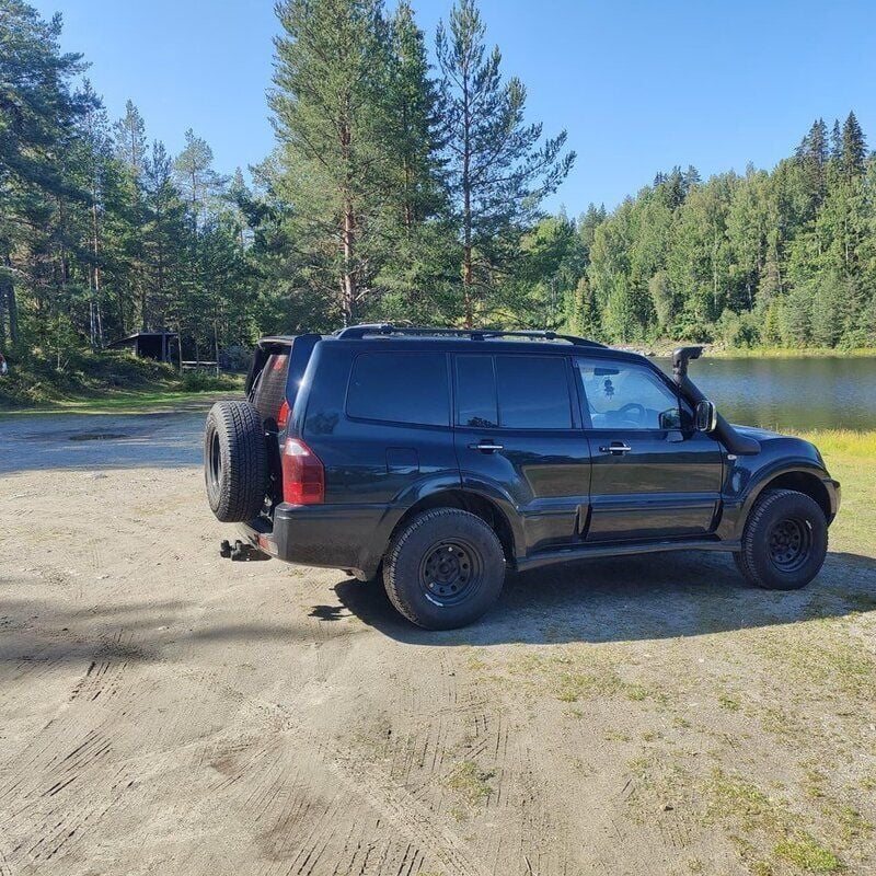 Grå Begagnad 2005 Mitsubishi Pajero SUV | 55 000 kr - Bild 1/4