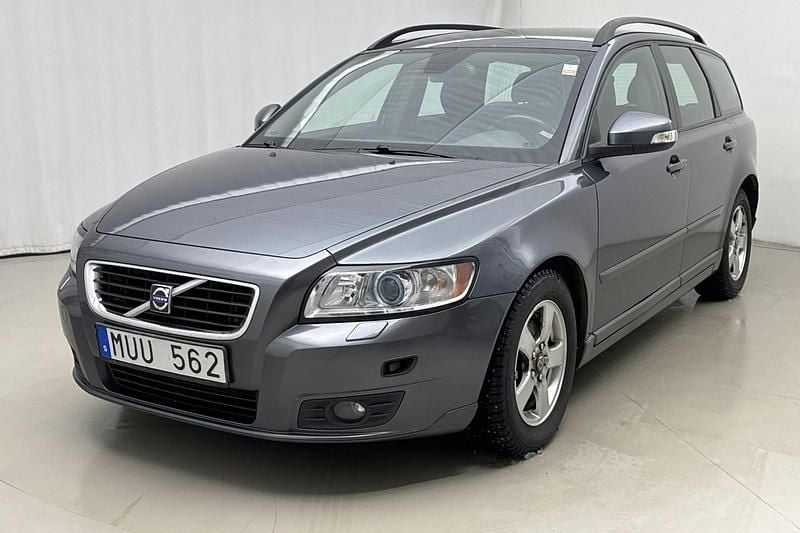 Grå Begagnad 2010 Volvo V50 Momentum Kombi | 44 000 kr (Marknadspris) - Bild 1/4