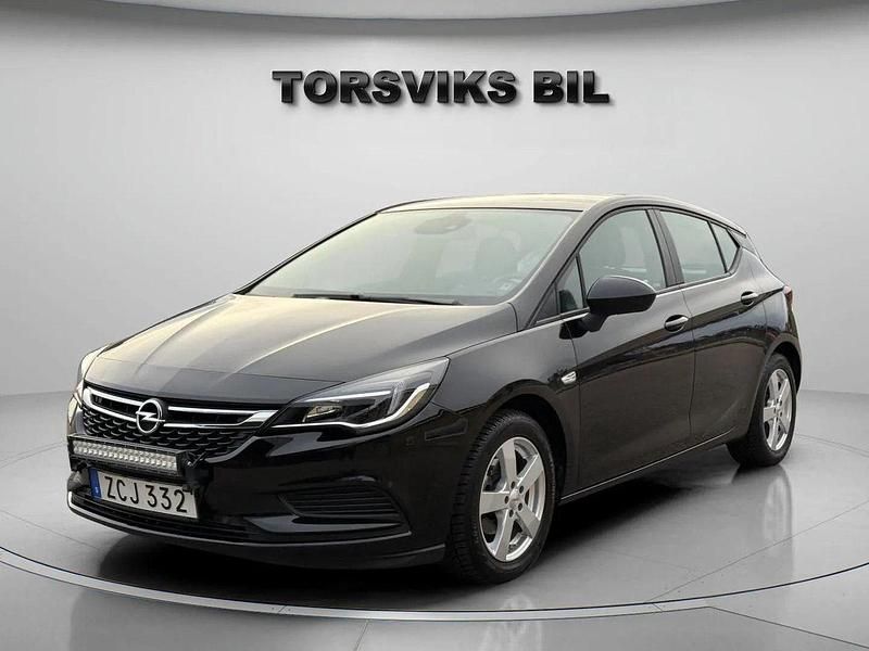 Svart Begagnad 2017 Opel Astra Enjoy Halvkombi | 129 900 kr (Marknadspris) - Bild 1/4