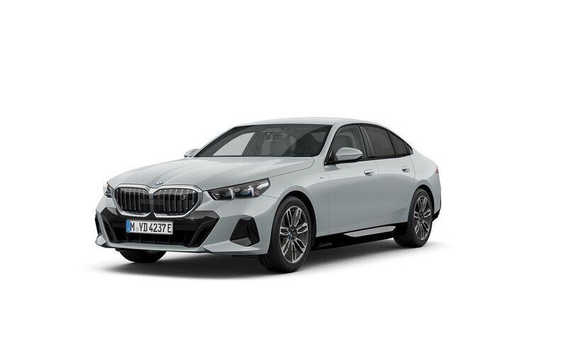 Grå (brooklyn grey) Ny 2024 BMW i5 M Sport Sedan | 953 600 kr (Marknadspris) - Bild 1/4