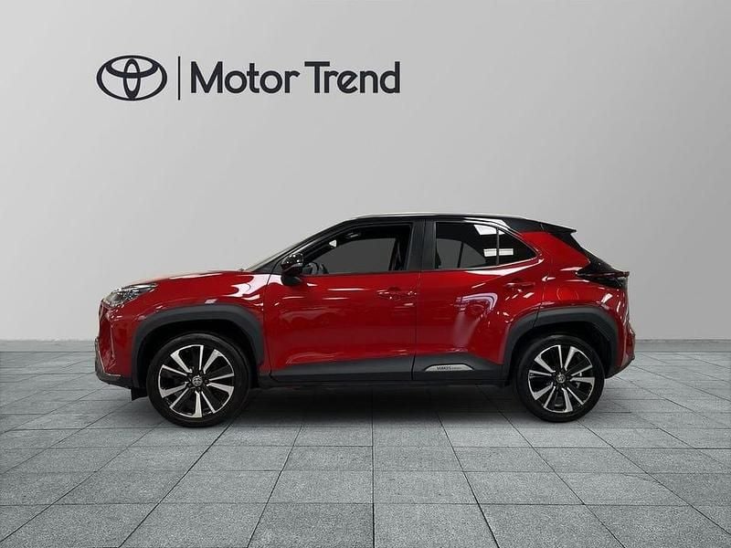 Begagnad Toyota Yaris Hybrid Edition 117 HK (86 kW) 2022 Röd