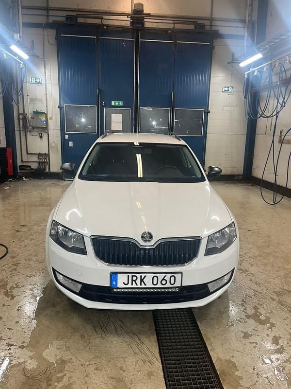 Begagnad Skoda Octavia 105 HK (77 kW) 2015 Halvkombi