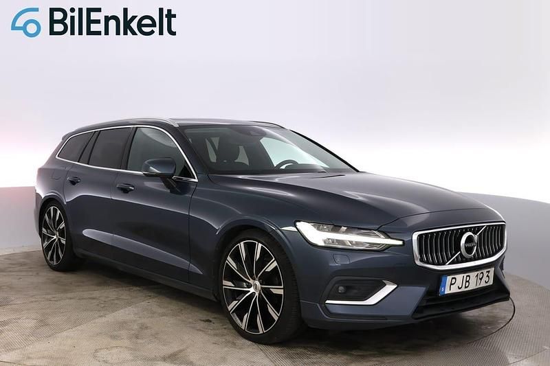 Mörkblå (blå) Begagnad 2018 Volvo V60 Inscription Kombi | 249 900 kr (Marknadspris) - Bild 1/4