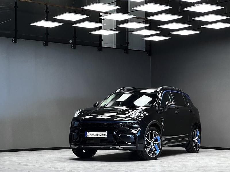 Svart Begagnad 2022 Lynk & Co 01 SUV | 279 900 kr (Marknadspris) - Bild 1/3