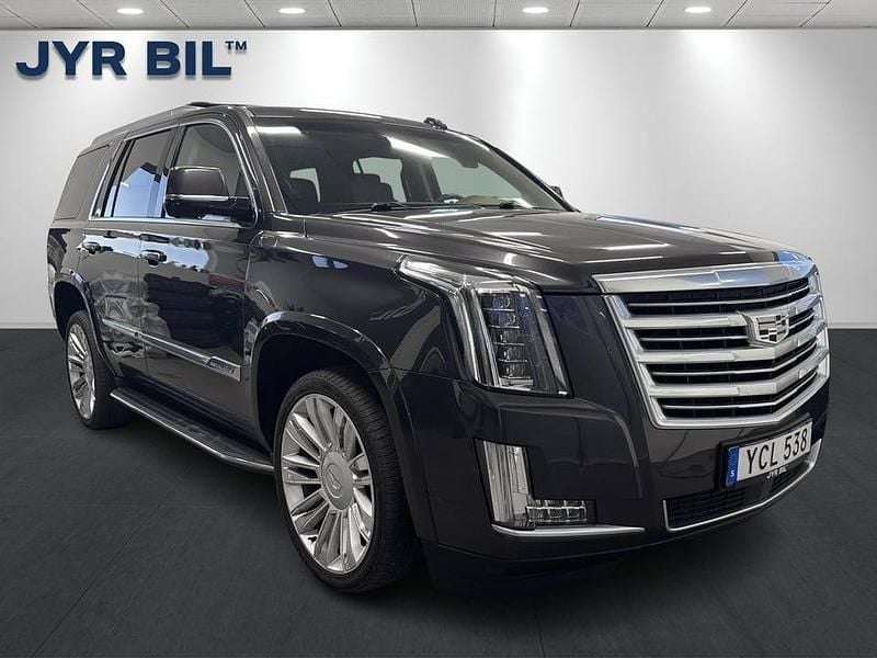 Grå Begagnad 2015 Cadillac Escalade SUV | 339 700 kr - Bild 1/4