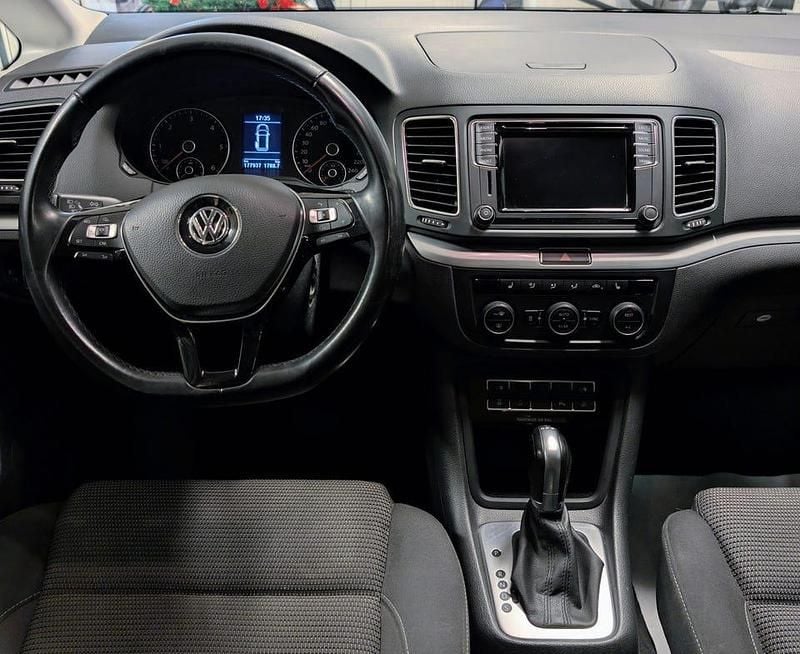 Begagnad VW Sharan 150 HK (110 kW) 2017 Minibuss