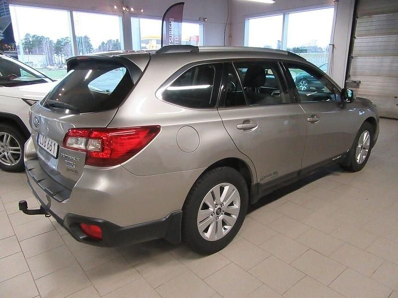 Begagnad Subaru Outback 150 HK (110 kW) 2015 Ljusbrun Kombi