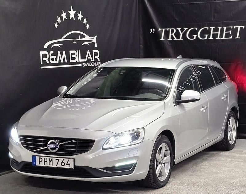 Begagnad Volvo V60 Summum 190 HK (139 kW) 2017 Silver Kombi