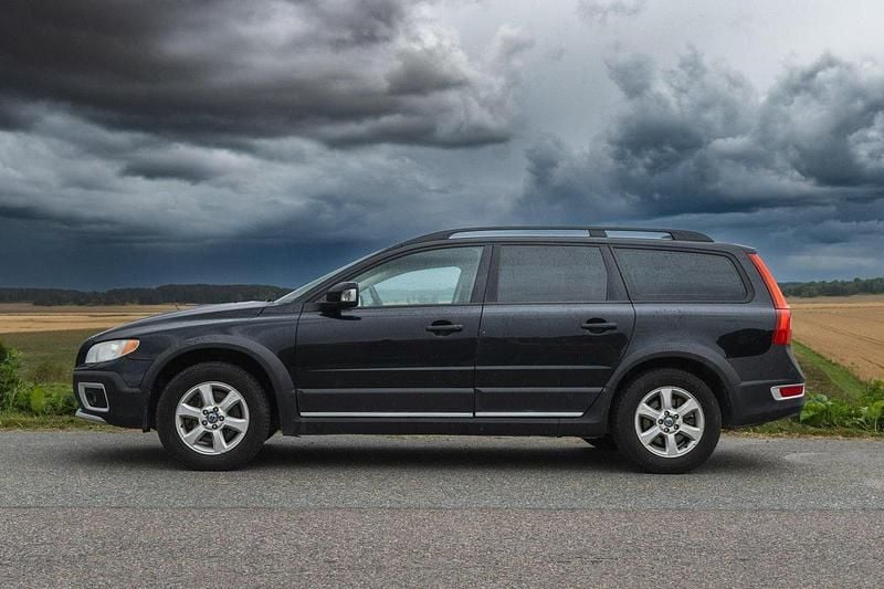 Svart Begagnad 2008 Volvo XC70 Momentum SUV | 48 000 kr (Lite dyr) - Bild 1/4
