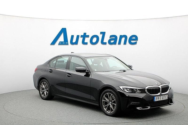 Svart Begagnad 2020 BMW 320 Sport Line Sedan | 279 900 kr (Bra pris) - Bild 1/4