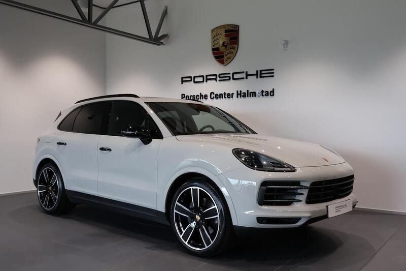 Grå Begagnad 2022 Porsche Cayenne Platinum Edition SUV | 795 000 kr (Bra pris) - Bild 1/4