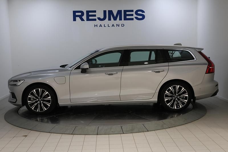 Begagnad Volvo V60 Core 253 HK (186 kW) 2022 Silver Kombi