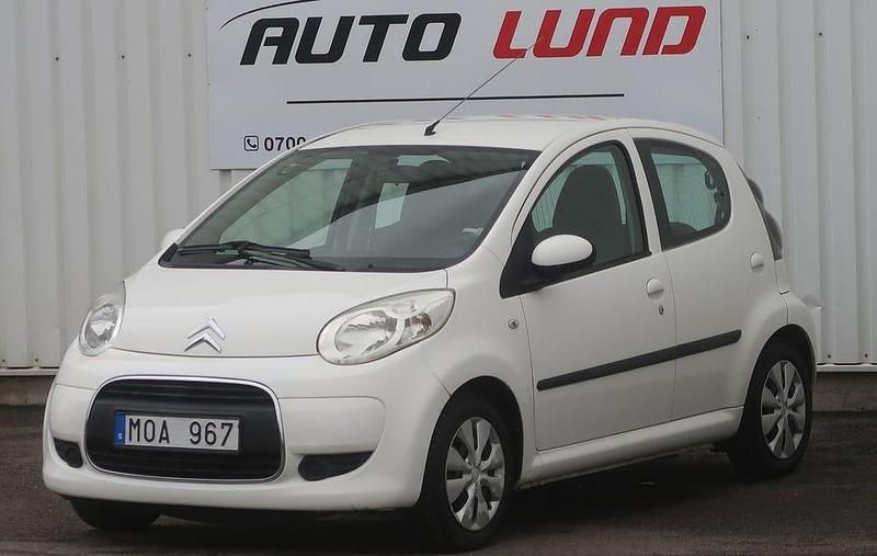 Vit Begagnad 2009 Citroën C1 Halvkombi | 25 000 kr (Lite dyr) - Bild 1/4