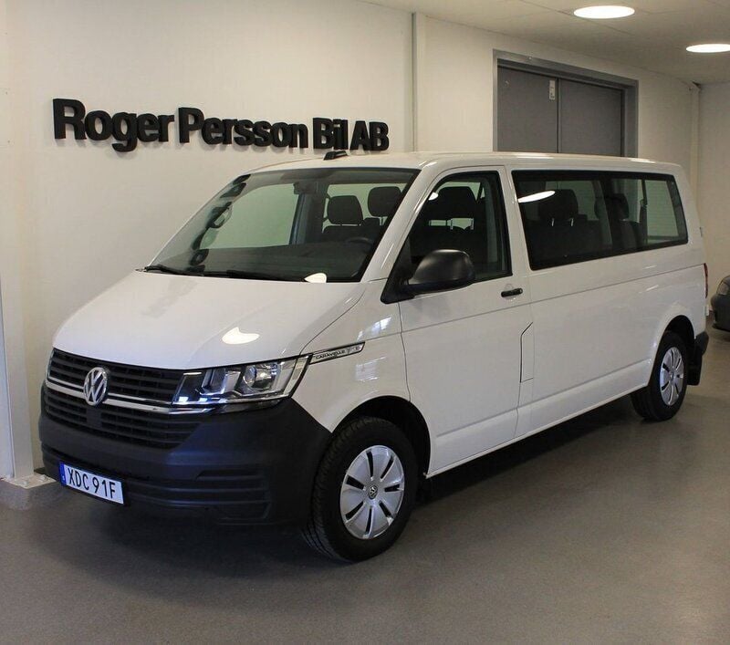 Vit Begagnad 2020 VW Caravelle Minibuss | 385 000 kr (Marknadspris) - Bild 1/4