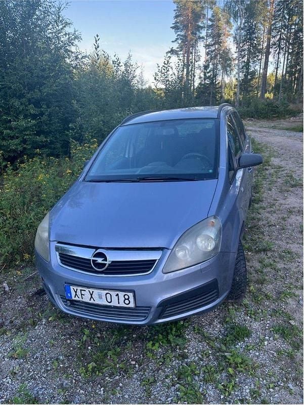 Grå Begagnad 2006 Opel Zafira Minibuss | 5 000 kr - Bild 1/4