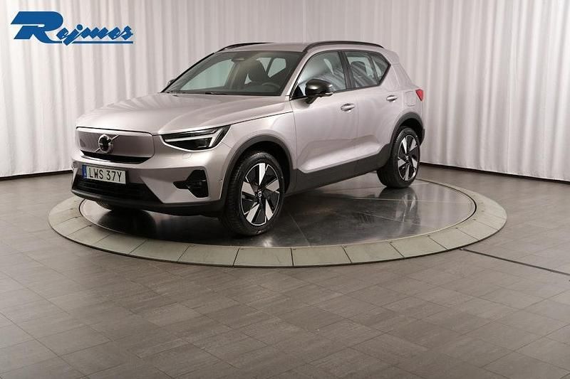 Silver Ny 2026 Volvo EX40 Single Motor Extended Range SUV | 609 900 kr (Marknadspris) - Bild 1/4