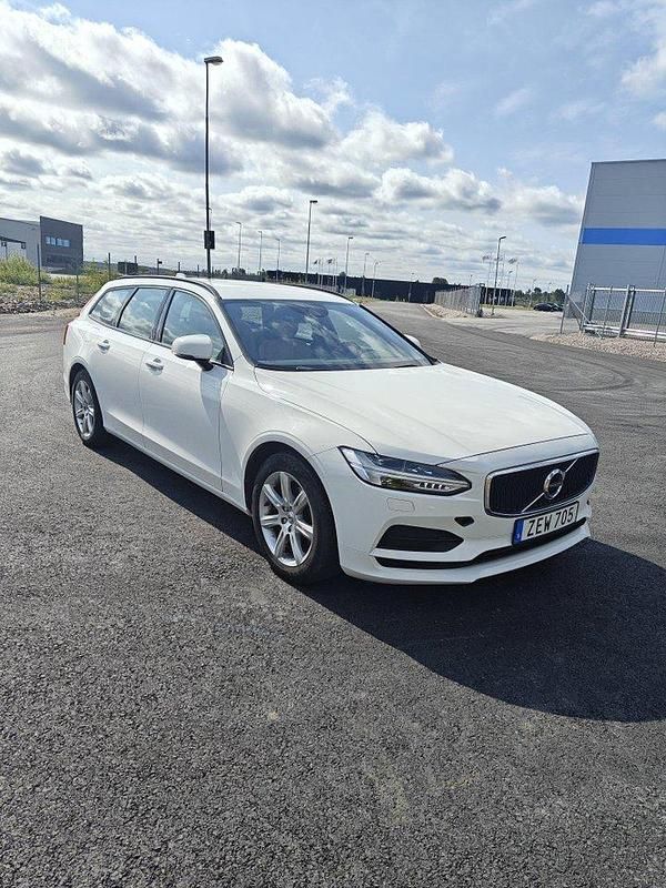 Vit Begagnad 2018 Volvo V90 Kinetic Kombi | 170 000 kr (Marknadspris) - Bild 1/4