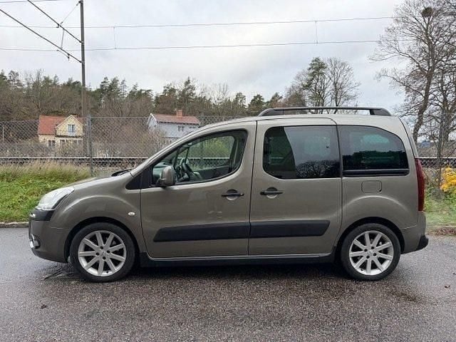 Begagnad Citroën Berlingo 114 HK (83 kW) 2013 Brun Minibuss