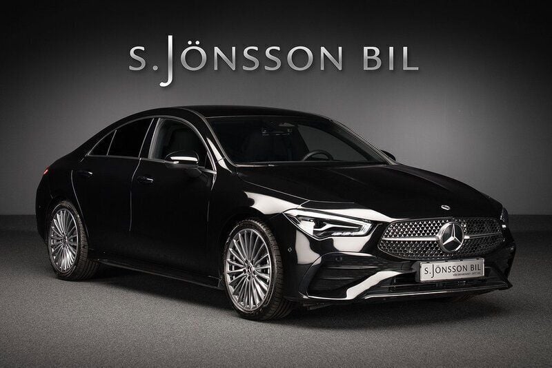 Svart Begagnad 2023 Mercedes CLA200 AMG Sportkupé | 389 000 kr (Lite dyr) - Bild 1/4