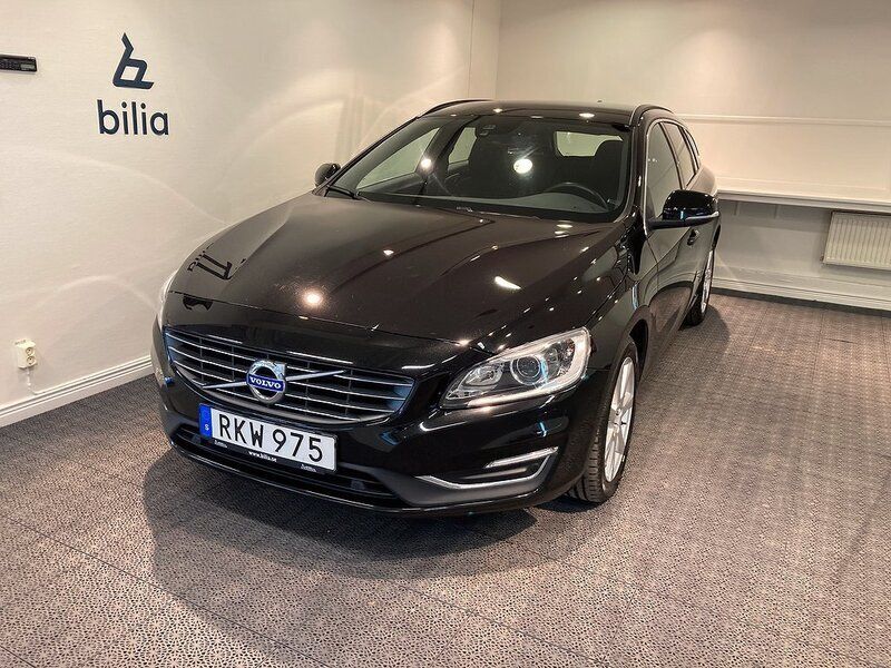 Svart Begagnad 2018 Volvo V60 Momentum Kombi | 189 000 kr (Bra pris) - Bild 1/3