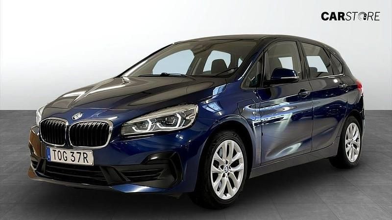 Blå Begagnad 2020 BMW 225 iPerformance Kombi | 174 900 kr - Bild 1/4
