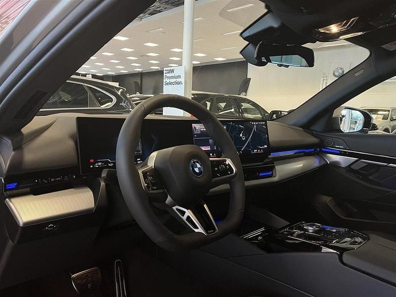 Begagnad BMW 530e Efficient Dynamics 191 HK (140 kW) 2025 Röd/orange Kombi