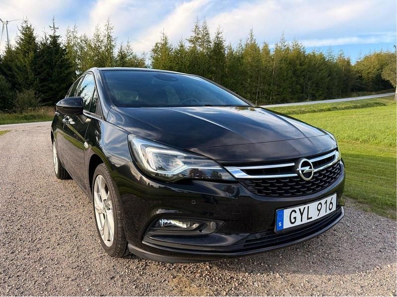 Svart Begagnad 2017 Opel Astra Dynamic Halvkombi | 115 000 kr (Marknadspris) - Bild 1/4