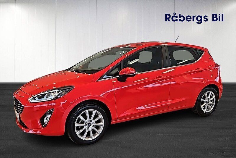 Röd (race red) Begagnad 2021 Ford Fiesta Titanium Halvkombi | 159 800 kr (Marknadspris) - Bild 1/4