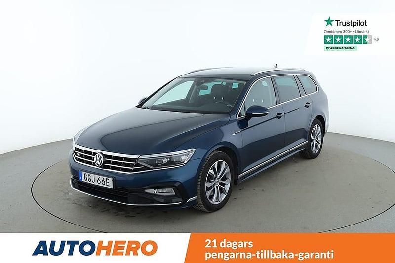 Blå Begagnad 2020 VW Passat R-line Kombi | 257 000 kr (Marknadspris) - Bild 1/4