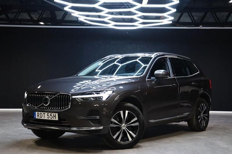 Grå Begagnad 2022 Volvo XC60 Momentum SUV | 409 900 kr (Superpris) - Bild 1/4