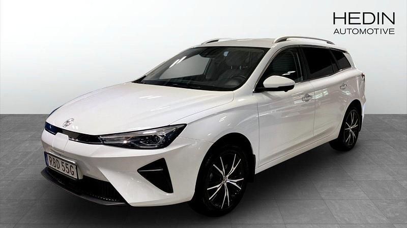 Vit (white) Begagnad 2022 MG MG5 EV Luxury Kombi | 224 900 kr (Marknadspris) - Bild 1/4