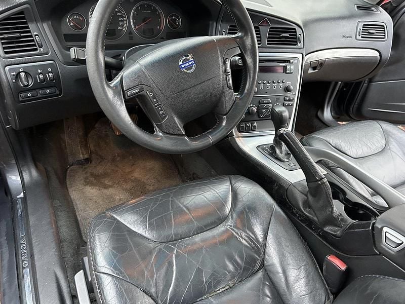 Grå Begagnad 2005 Volvo XC70 Momentum Kombi | 40 000 kr (Dyr) - Bild 1/4