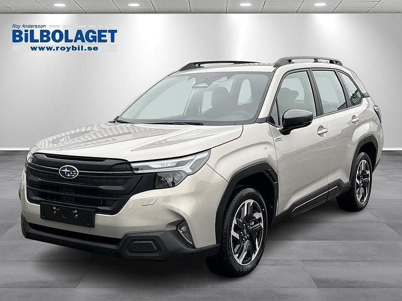 Brun (cashmere gold) Begagnad 2024 Subaru Forester SUV | 408 400 kr (Bra pris) - Bild 1/4