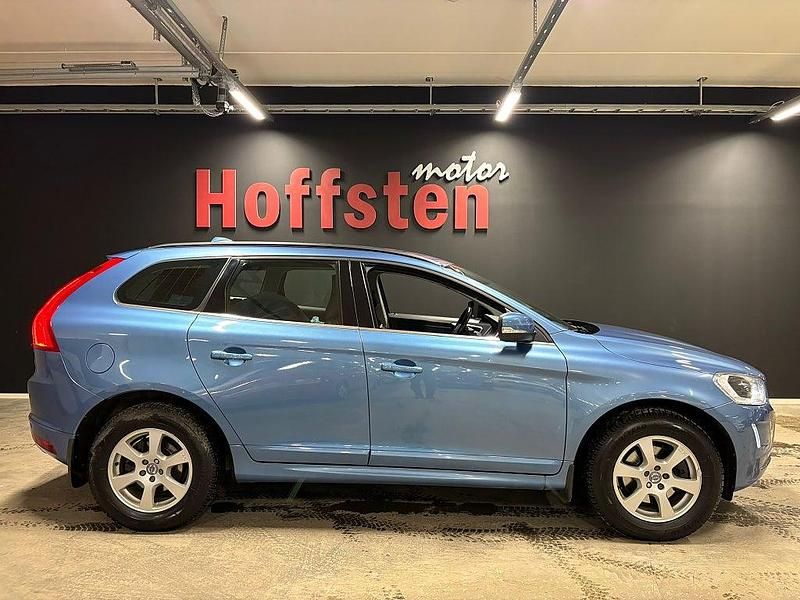 Begagnad Volvo XC60 Momentum 190 HK (139 kW) 2016 Blå SUV