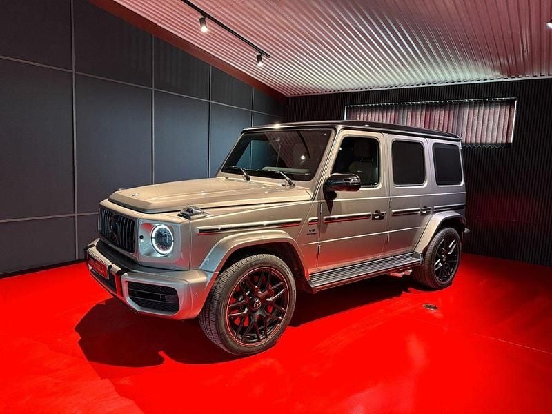 Grå Begagnad 2023 Mercedes G63 AMG Premium SUV | 1 999 000 kr (Marknadspris) - Bild 1/4