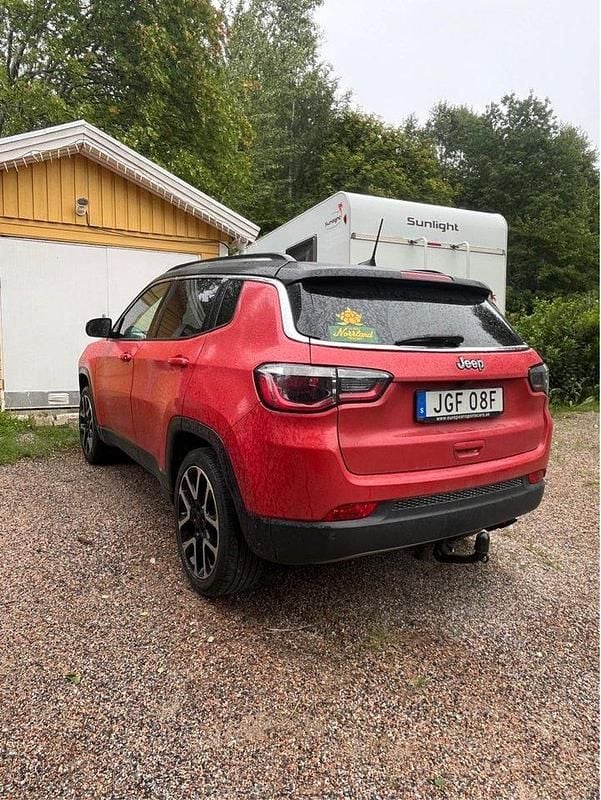 Grå Begagnad 2019 Jeep Compass SUV | 195 000 kr (Marknadspris) - Bild 1/4