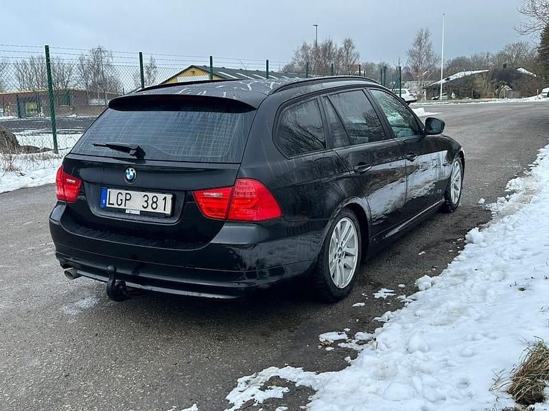 Begagnad BMW 318 143 HK (105 kW) 2011