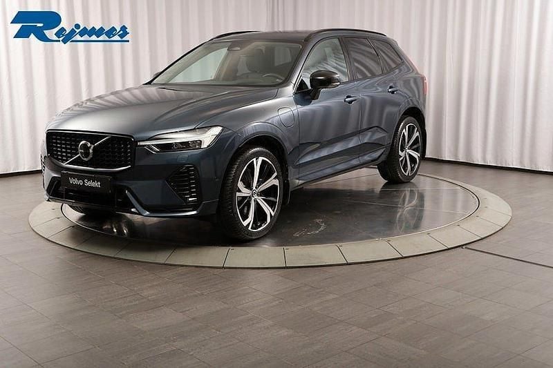 Mörkblå (denim blue metallic) Begagnad 2024 Volvo XC60 Ultimate SUV | 579 900 kr (Dyr) - Bild 1/4