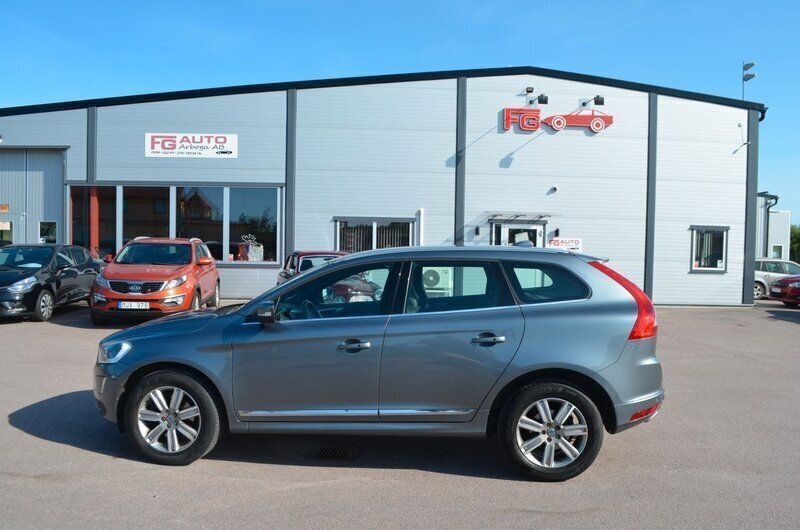 Grå Begagnad 2017 Volvo XC60 Standard SUV | 179 900 kr (Marknadspris) - Bild 1/4