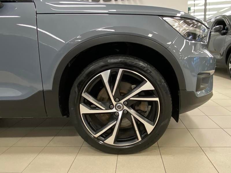 Begagnad Volvo XC40 R-Design 214 HK (157 kW) 2021 Grå SUV