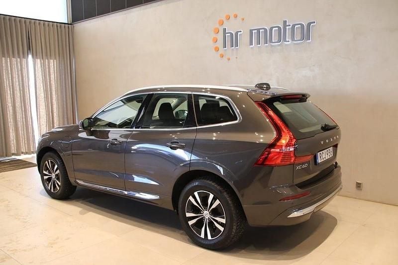 Begagnad Volvo XC60 Plus 350 HK (257 kW) 2022 Grå SUV