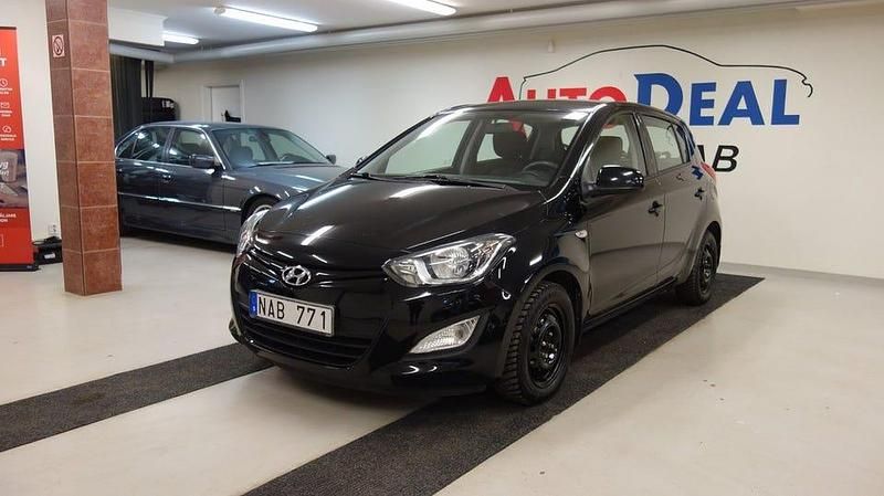 Svart Begagnad 2012 Hyundai i20 Select Halvkombi | 49 900 kr (Marknadspris) - Bild 1/4