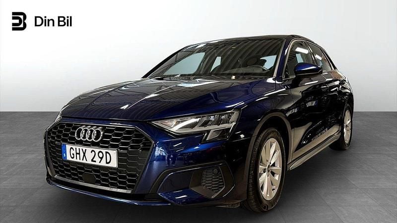 Blå Begagnad 2022 Audi A3 Sportback Proline Halvkombi | 229 000 kr (Marknadspris) - Bild 1/4